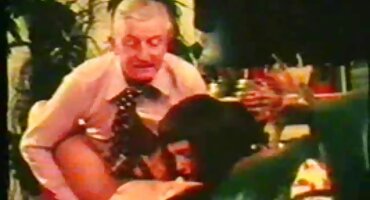 homeless sex Al Kent sia kent được fucked bởi một chàng trai da đen nam nhi trong ass cho một cơ hội để liếm âm hộ mịn phim ses màng của cô.