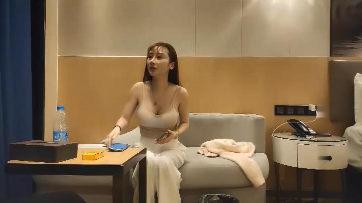 phim sex loạn luân mới nhất Vụng trộm với bà chị xinh nứng của bạn gái